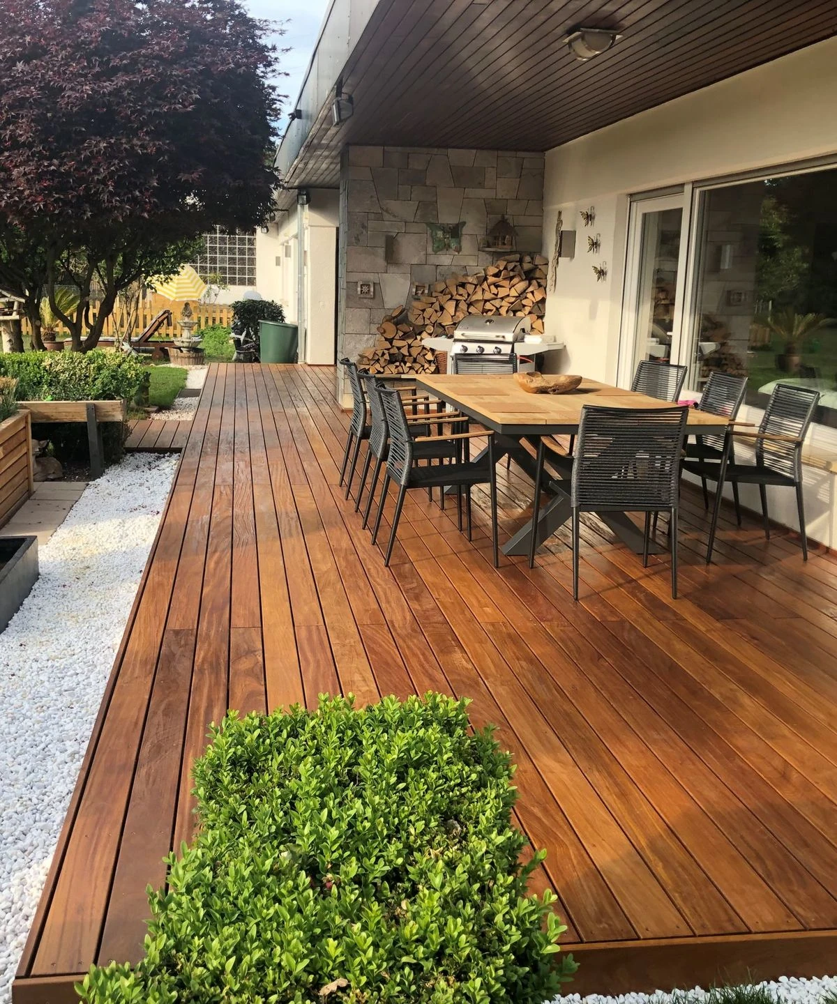 une terrasse en bois